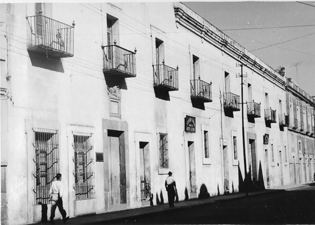 Calle 7 oriente no. 2. Foto tomada ca. 1969. Colección David Ramirez Huitron, Puebla Antigua.
