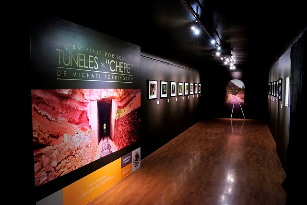 Un viaje por los túneles del Chepe, Michael Torrington. MNFM, Puebla. 2013. Secretaría de Cultura, CNPPCF.